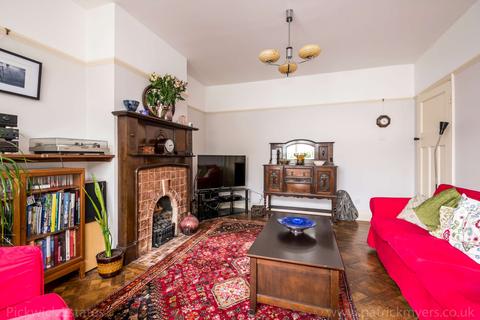 29 Holmesley Road, London, SE23 1PH