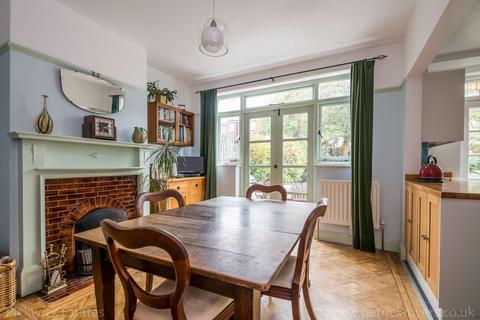 29 Holmesley Road, London, SE23 1PH