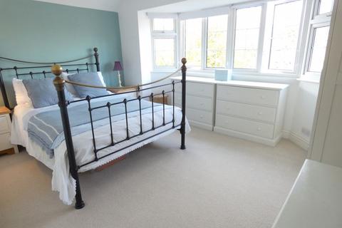 Holmbury Edwin Road, West Horsley, Leatherhead, KT24 6LN