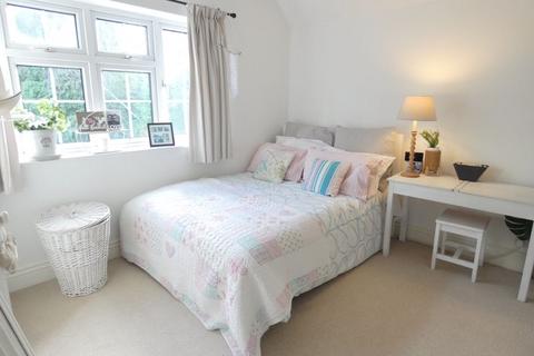 Holmbury Edwin Road, West Horsley, Leatherhead, KT24 6LN