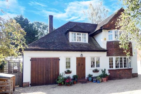 Holmbury Edwin Road, West Horsley, Leatherhead, KT24 6LN