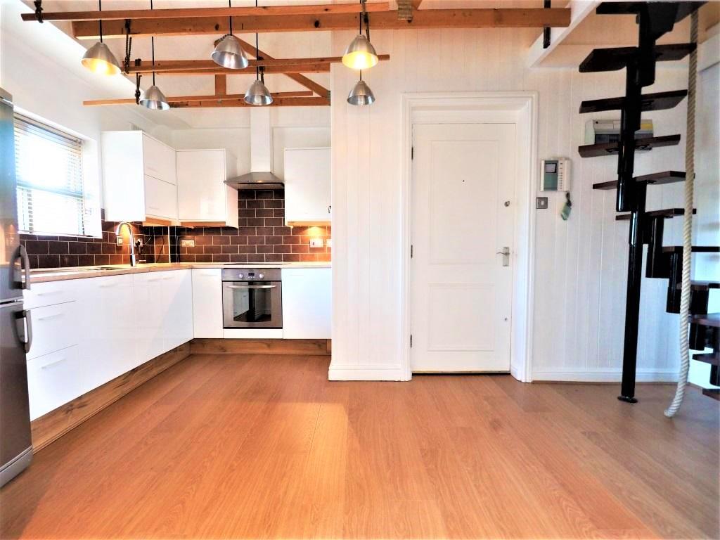 Kitchen / Dining Area