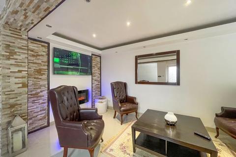 8 Brookfield Avenue, Houghton Regis, Dunstable, LU5 5TS