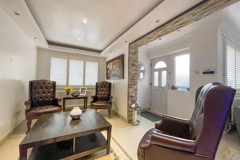 8 Brookfield Avenue, Houghton Regis, Dunstable, LU5 5TS