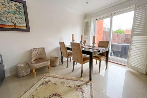 8 Brookfield Avenue, Houghton Regis, Dunstable, LU5 5TS
