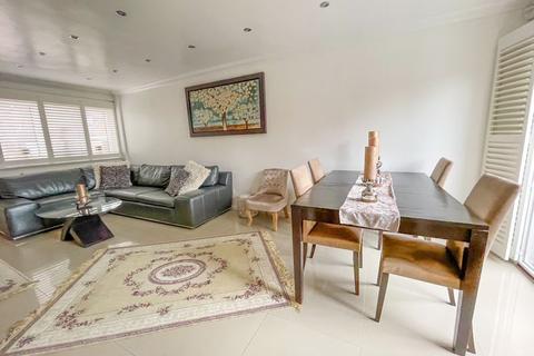 8 Brookfield Avenue, Houghton Regis, Dunstable, LU5 5TS