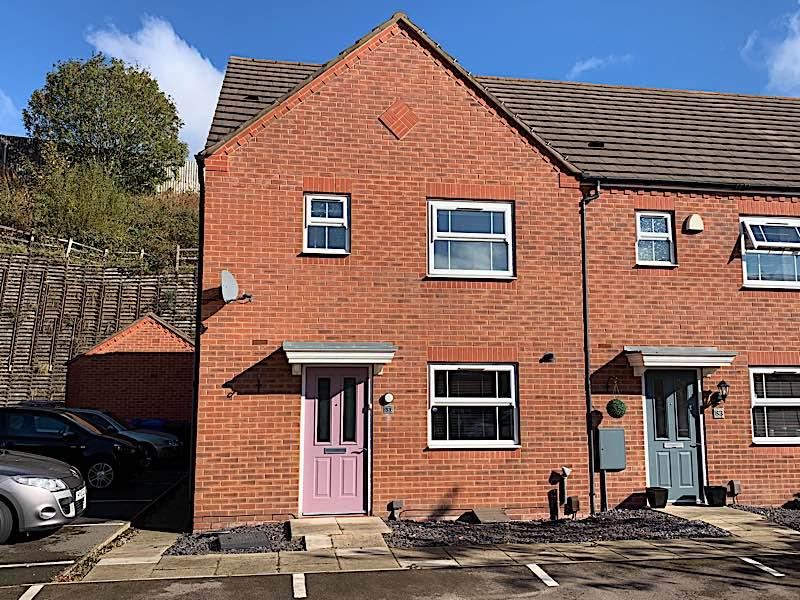 LOWER GORNAL Goodrich Mews 3 bed house £775 pcm (£179 pw)