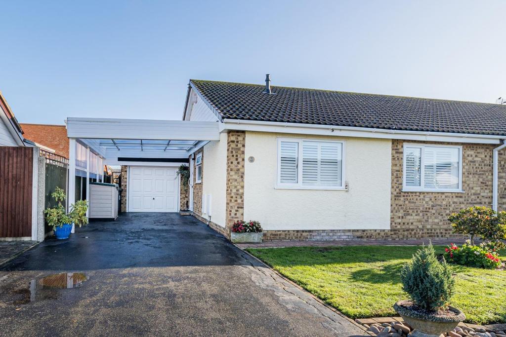 Wauchope Road, Seasalter, Whitstable 2 bed semidetached bungalow £