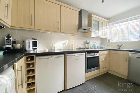 2 Adamsrill Close, Enfield, EN1 2BP