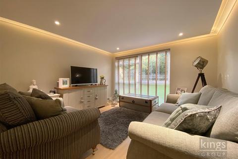 2 Adamsrill Close, Enfield, EN1 2BP
