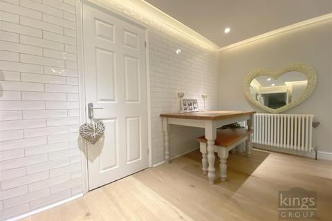 2 Adamsrill Close, Enfield, EN1 2BP