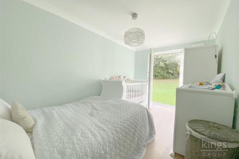 2 Adamsrill Close, Enfield, EN1 2BP