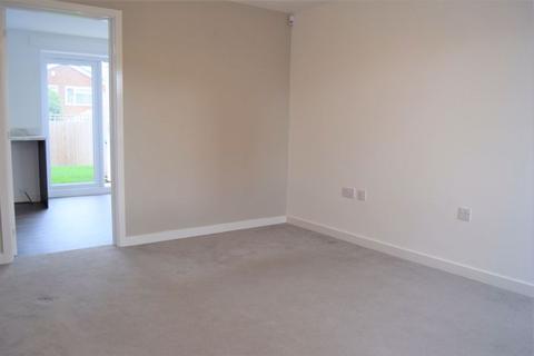 3 bedroom semi-detached house to rent, Glastonbury Avenue, Lowton