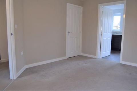 3 bedroom semi-detached house to rent, Glastonbury Avenue, Lowton