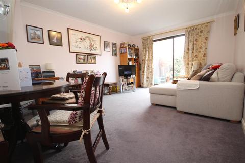 4 Cricketers Terrace, Carshalton, SM5 2RD