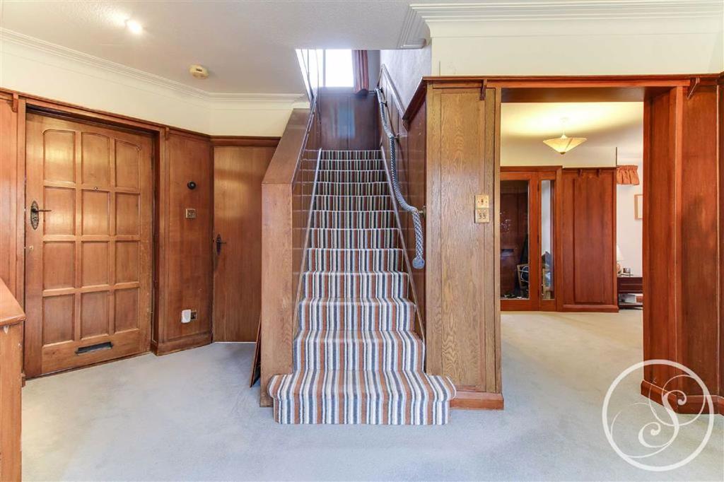 Wynmore Avenue, Bramhope, LS16 5 bed detached house £895,000