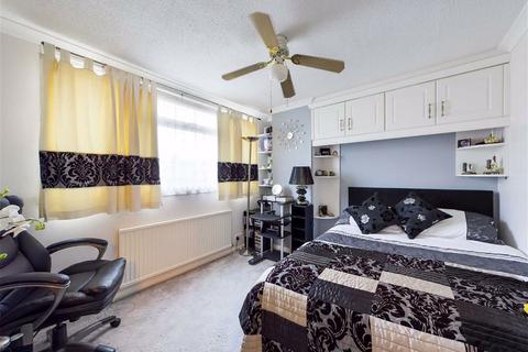 32 Farrant Avenue, Churchdown, Gloucester, GL3 2BP