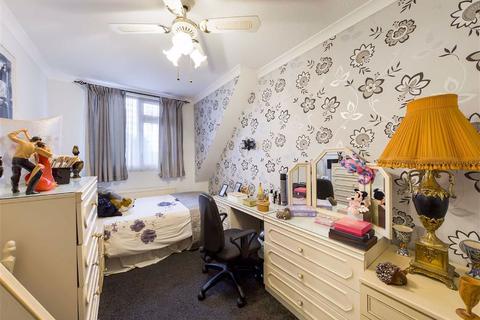 32 Farrant Avenue, Churchdown, Gloucester, GL3 2BP
