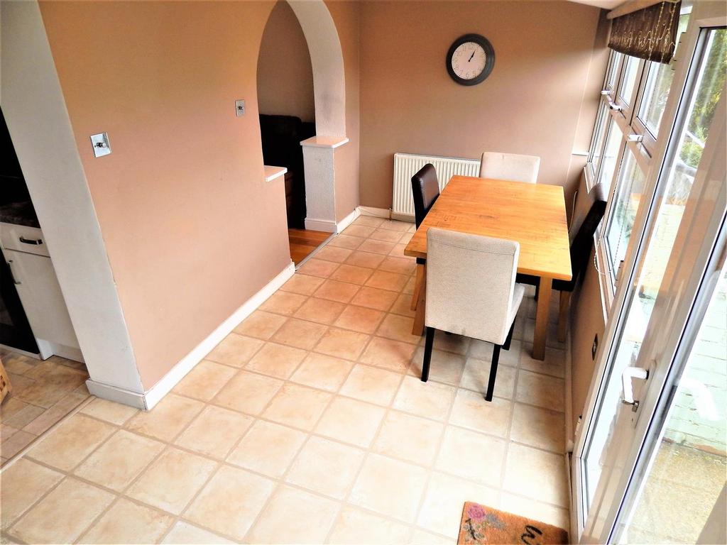 Pickwick Crescent, Rochester 3 bed terraced house £235,000