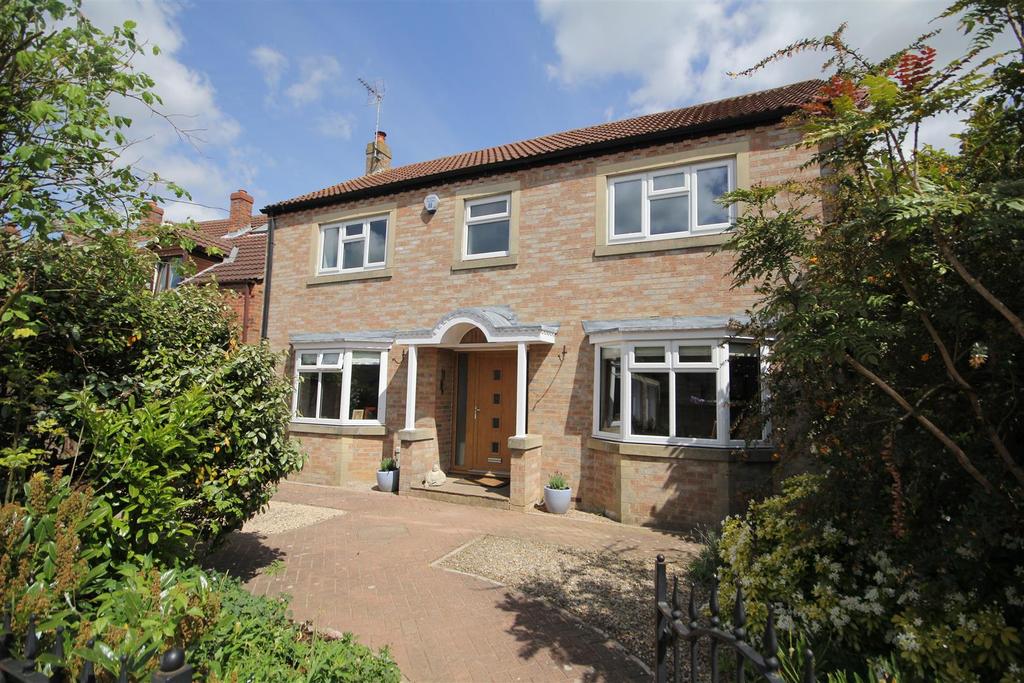 Lime Tree Mews, Dunnington, York, YO19 4 bed detached house £537,500