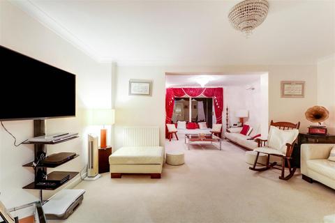 5 Dalwood, Shoeburyness, Southend-on-sea, SS3 8UP