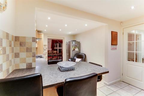 5 Dalwood, Shoeburyness, Southend-on-sea, SS3 8UP