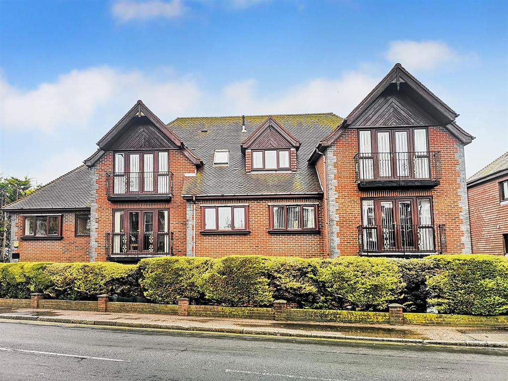 Bedfordwell Road, Eastbourne 2 bed flat £230,000