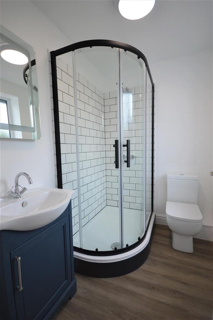 En suite ground floor