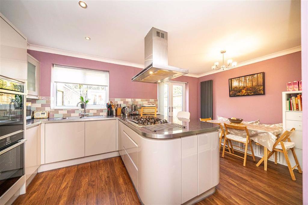Harpenden Rise, Harpenden, Hertfordshire 3 bed semidetached house £675,000