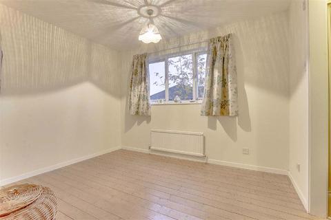 42 Longcross, Pennyland, Milton Keynes, MK15 8AP