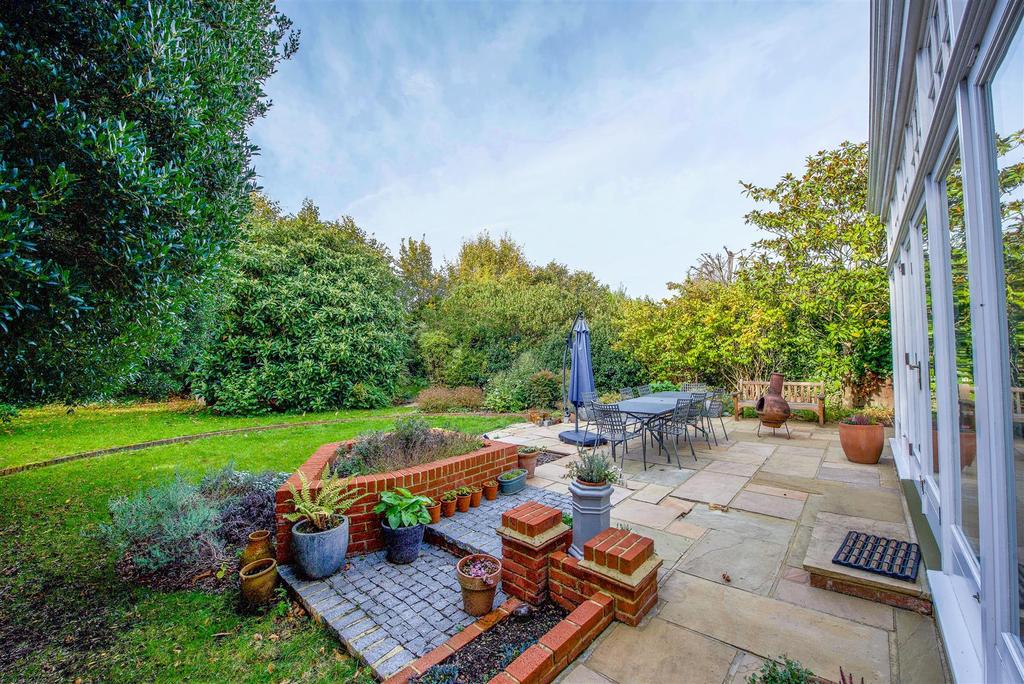 Park Road, Hampton Hill 5 bed detached house £2,300,000