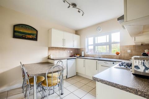 2 Dorsington Close, Hatton Park, Warwick, CV35 7TH
