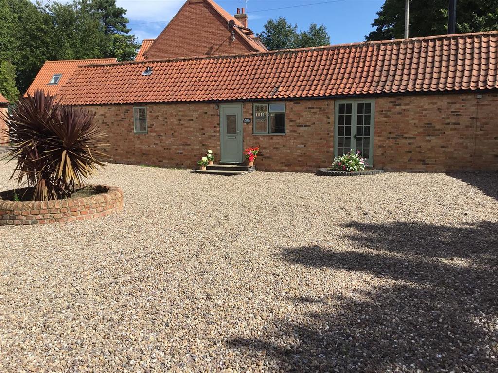 Norwell Road, Caunton, Newark 2 bed bungalow £675 pcm (£156 pw)
