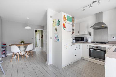 25 Winter Close, Epsom, KT17 1AH