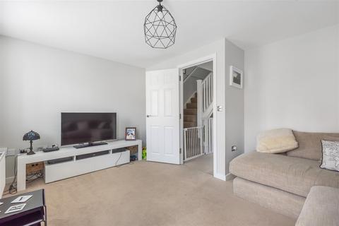 25 Winter Close, Epsom, KT17 1AH