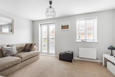 25 Winter Close, Epsom, KT17 1AH