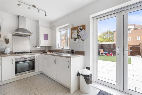 25 Winter Close, Epsom, KT17 1AH