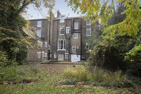 Flat 4, 7 De Crespigny Park, London, SE5 8AB