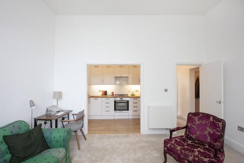 Flat 4, 7 De Crespigny Park, London, SE5 8AB