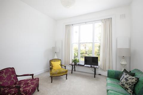 Flat 4, 7 De Crespigny Park, London, SE5 8AB