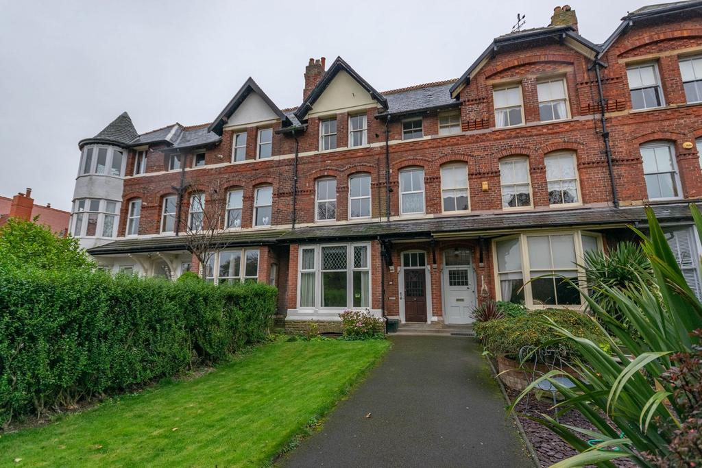 St Annes Road East, Lytham St Annes, FY8 2 bed apartment for sale £