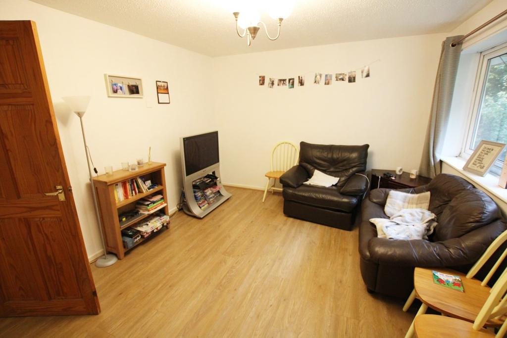 Armstrong Close, Birchwood... 2 bed flat £95,000
