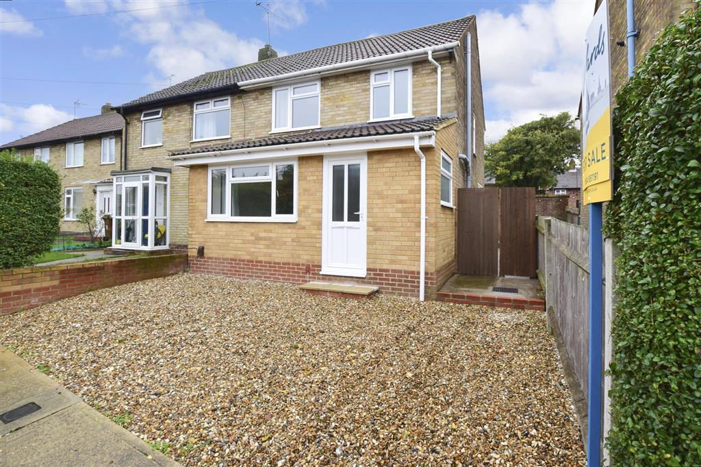 Baron Close, Gillingham, Kent 3 bed semidetached house £230,000