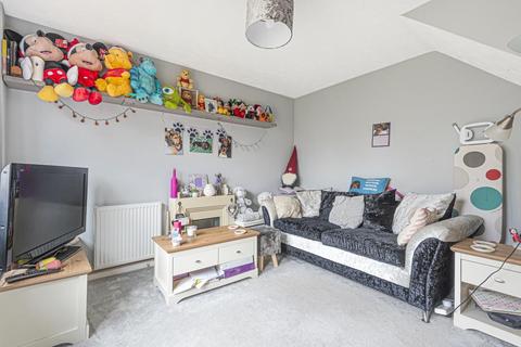 94 Bracken Close, Carterton, OX18 1TQ