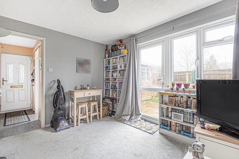 94 Bracken Close, Carterton, OX18 1TQ