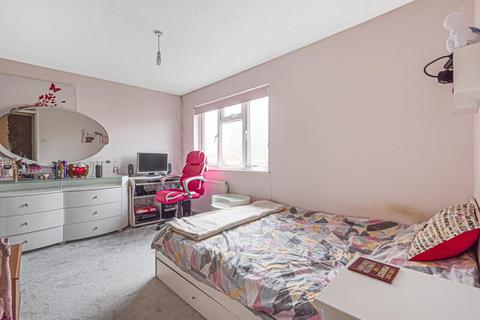 94 Bracken Close, Carterton, OX18 1TQ