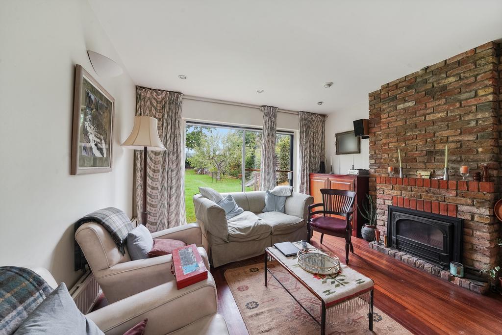 Woodville Gardens, Ealing, W5 4 bed flat £2,650 pcm (£612 pw)