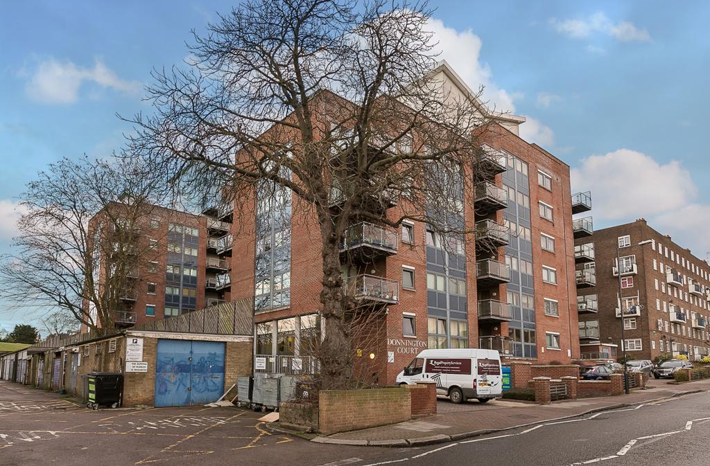 Large 2 Bedroom Flat In Modern Development in Don