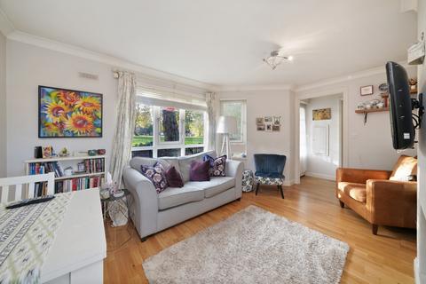 4 Vine Cottages, London, W7 3UG