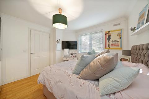 4 Vine Cottages, London, W7 3UG